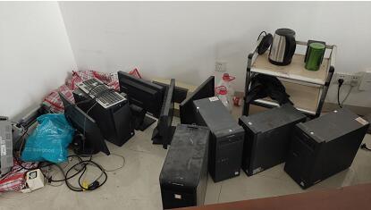 關(guān)于報(bào)廢電腦、驗(yàn)鈔機(jī)、課桌椅、多媒體設(shè)備及報(bào)刊架等學(xué)校資產(chǎn)處置的公告